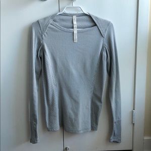 Lululemon long sleeve size 6